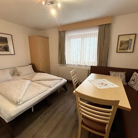 Апартаменти Franzele & Breakfast *